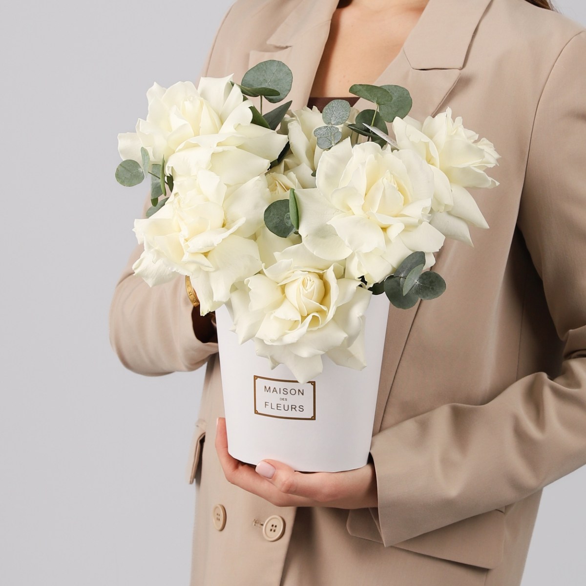 francuzskie rozy s ekvaliptom v korobke  3